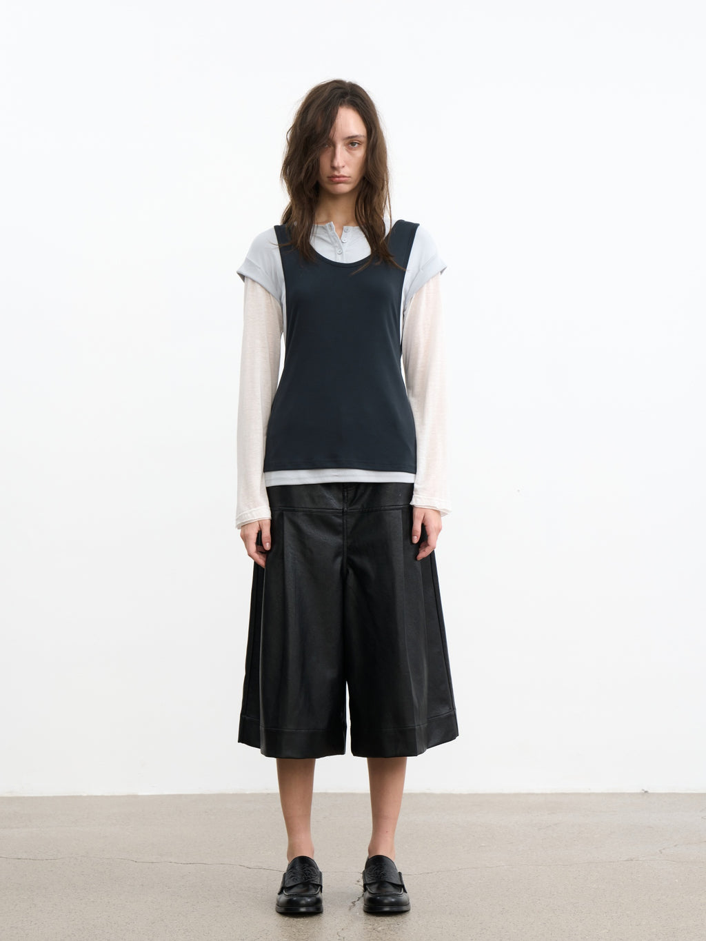 JCAESAR WOMEN Saddle‑pleated body‑hugging leather pants