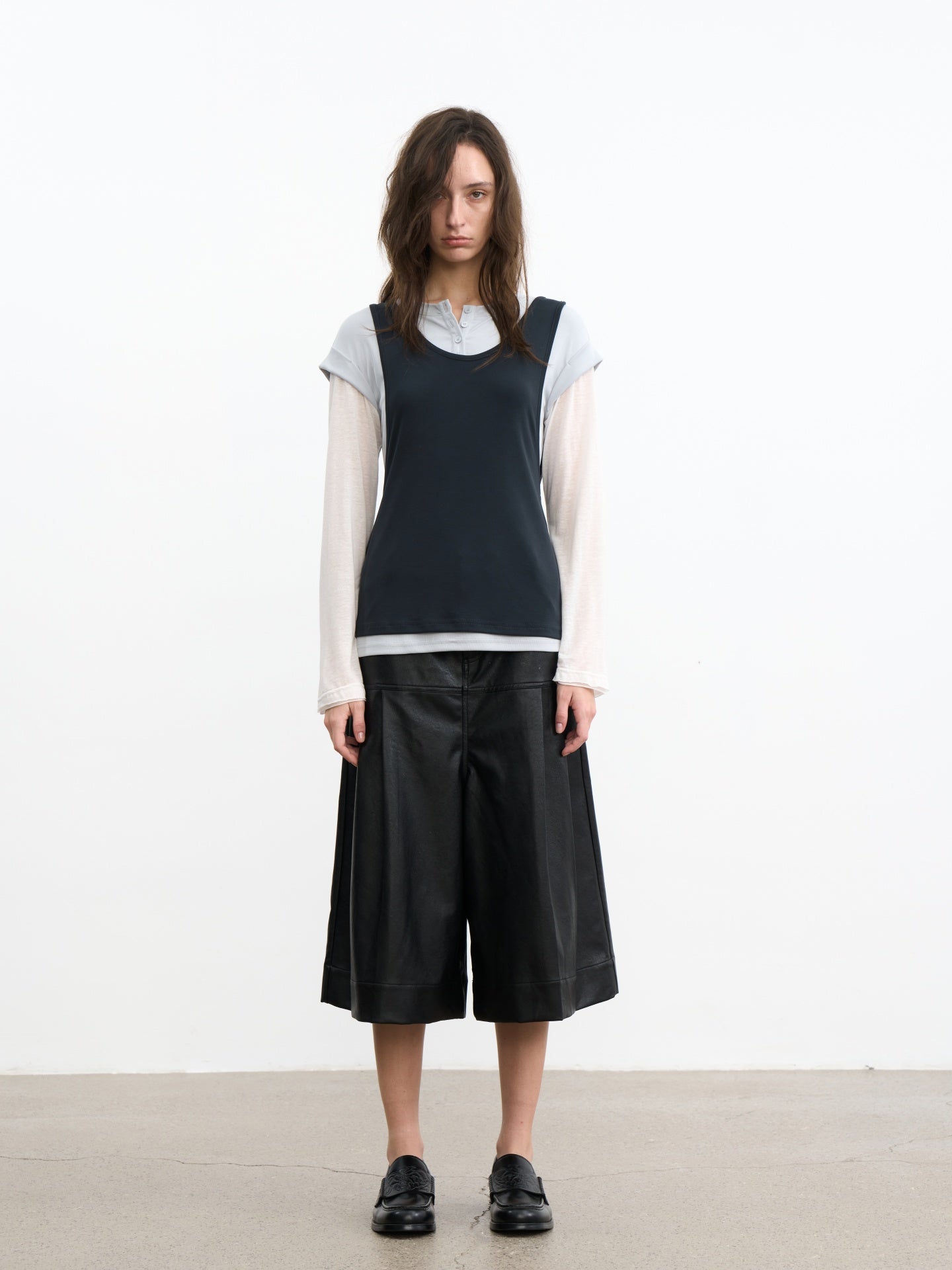 JCAESAR WOMEN Saddle‑pleated body‑hugging leather pants