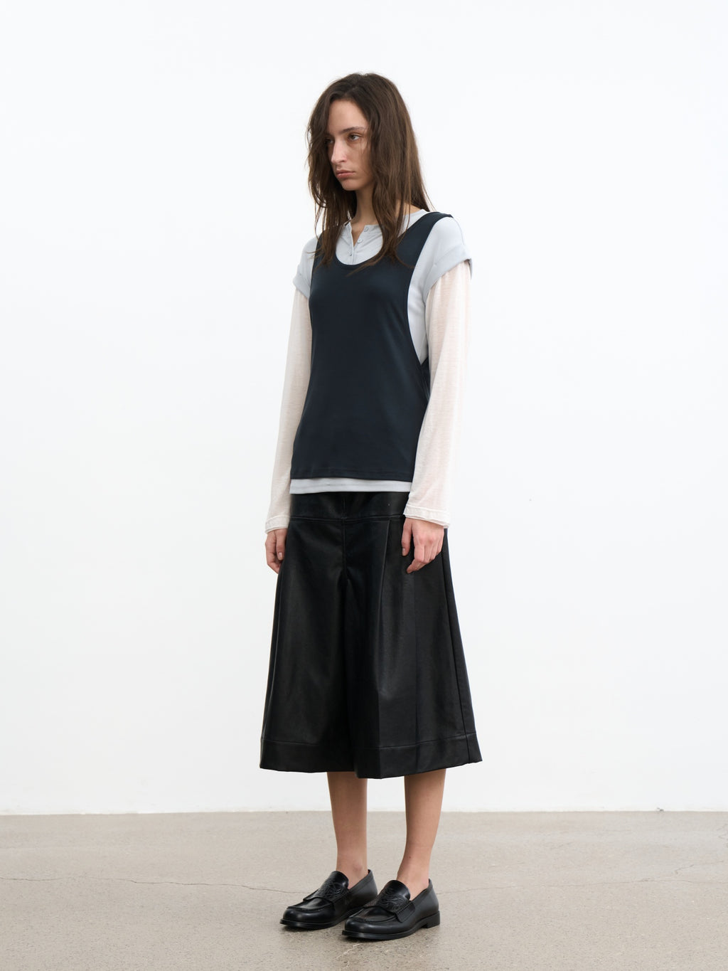 JCAESAR WOMEN Saddle‑pleated body‑hugging leather pants