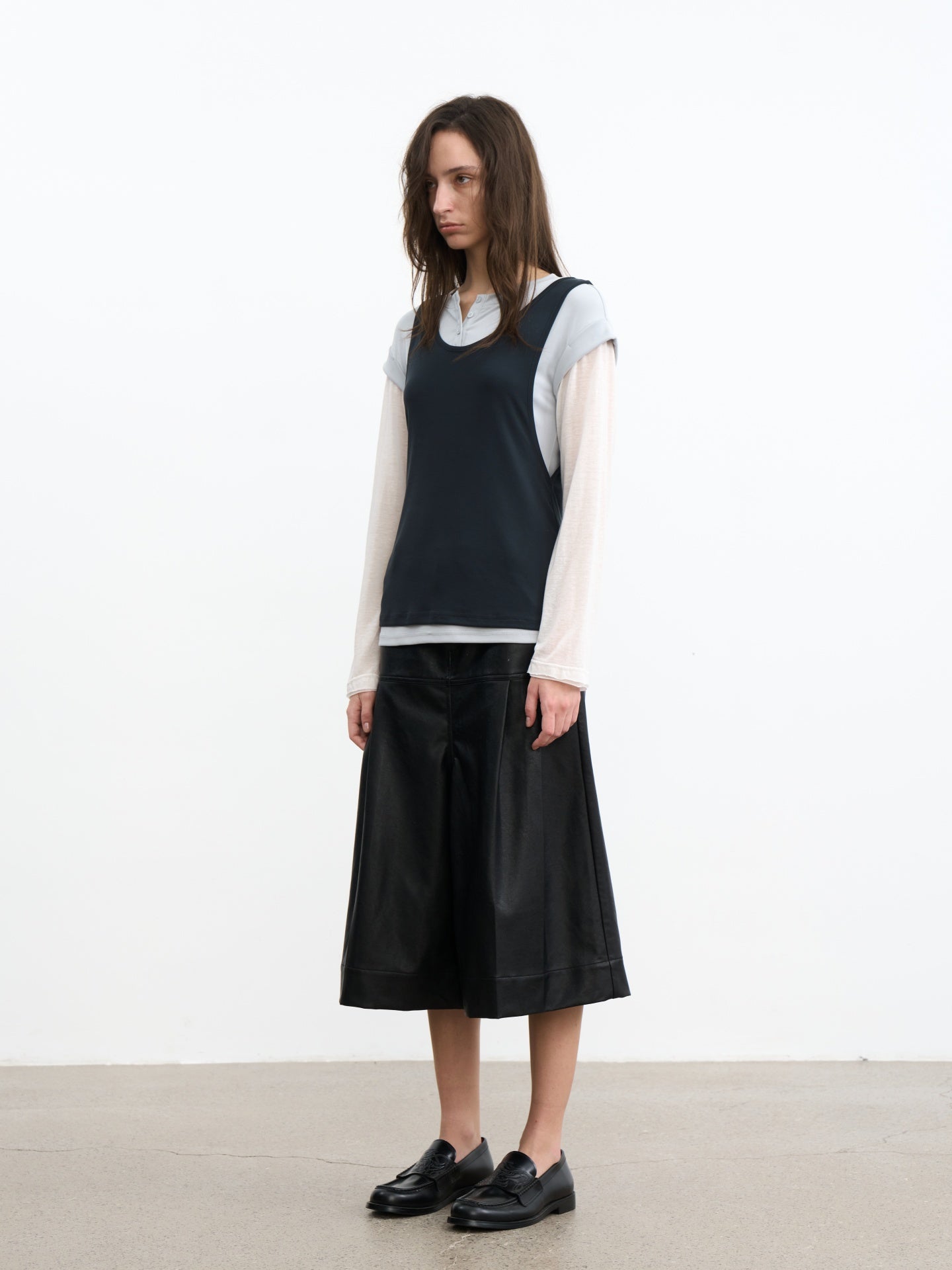 JCAESAR WOMEN Saddle‑pleated body‑hugging leather pants