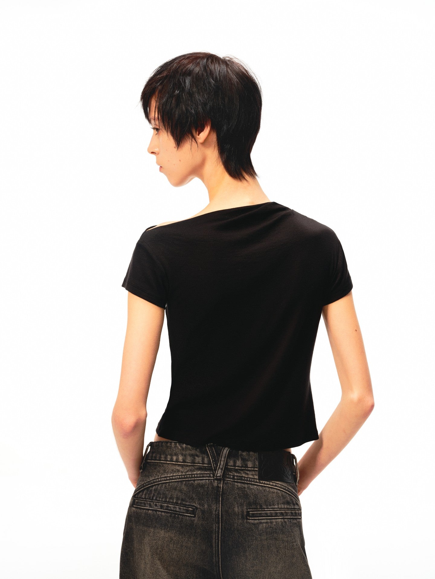 JCAESAR WOMEN Twisted Pleated Asymmetric‑Shoulder Tee