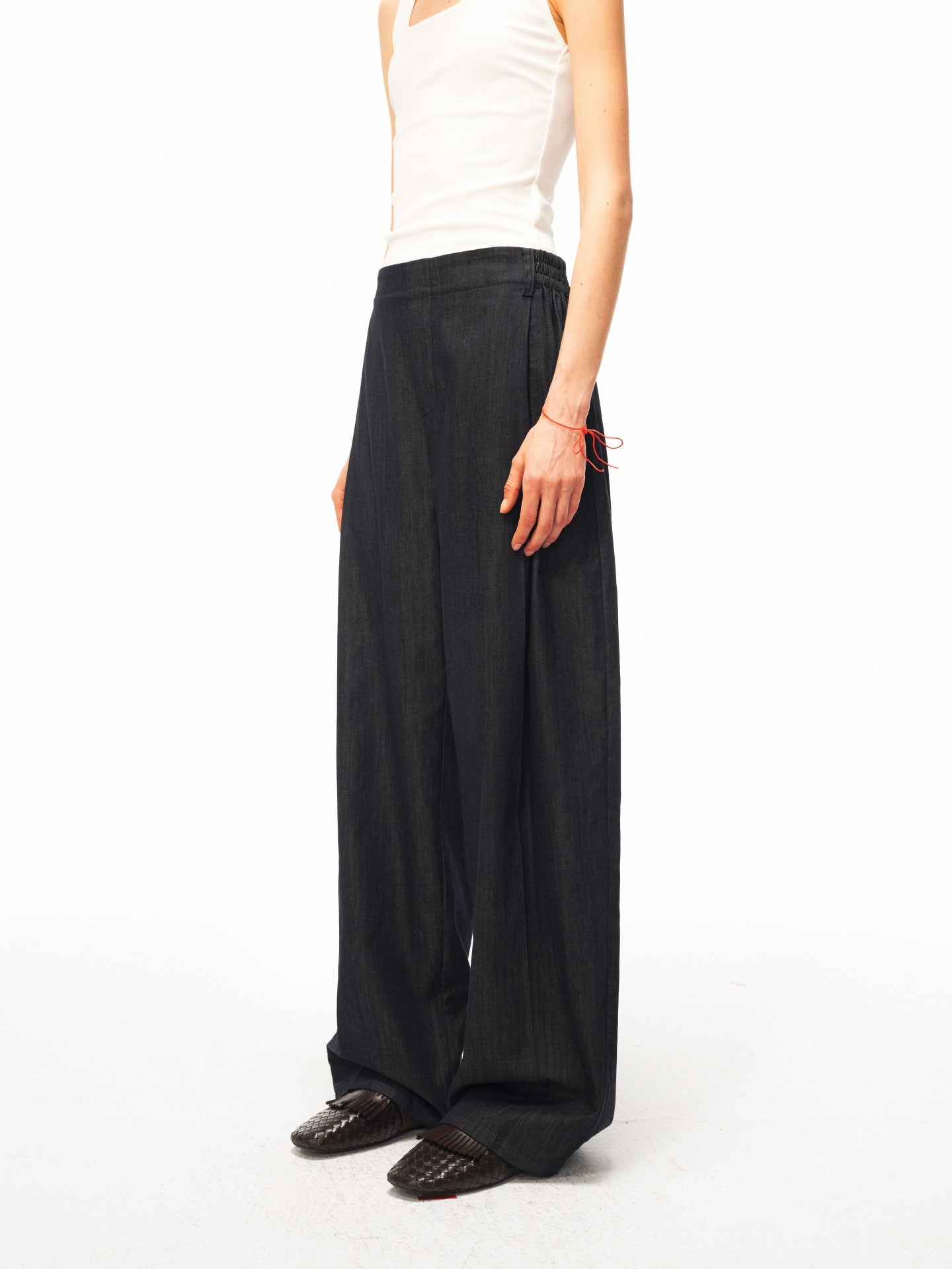 JCAESAR WOMEN Ultra‑Light Raw Denim Pleated Trousers – jcaesarclo