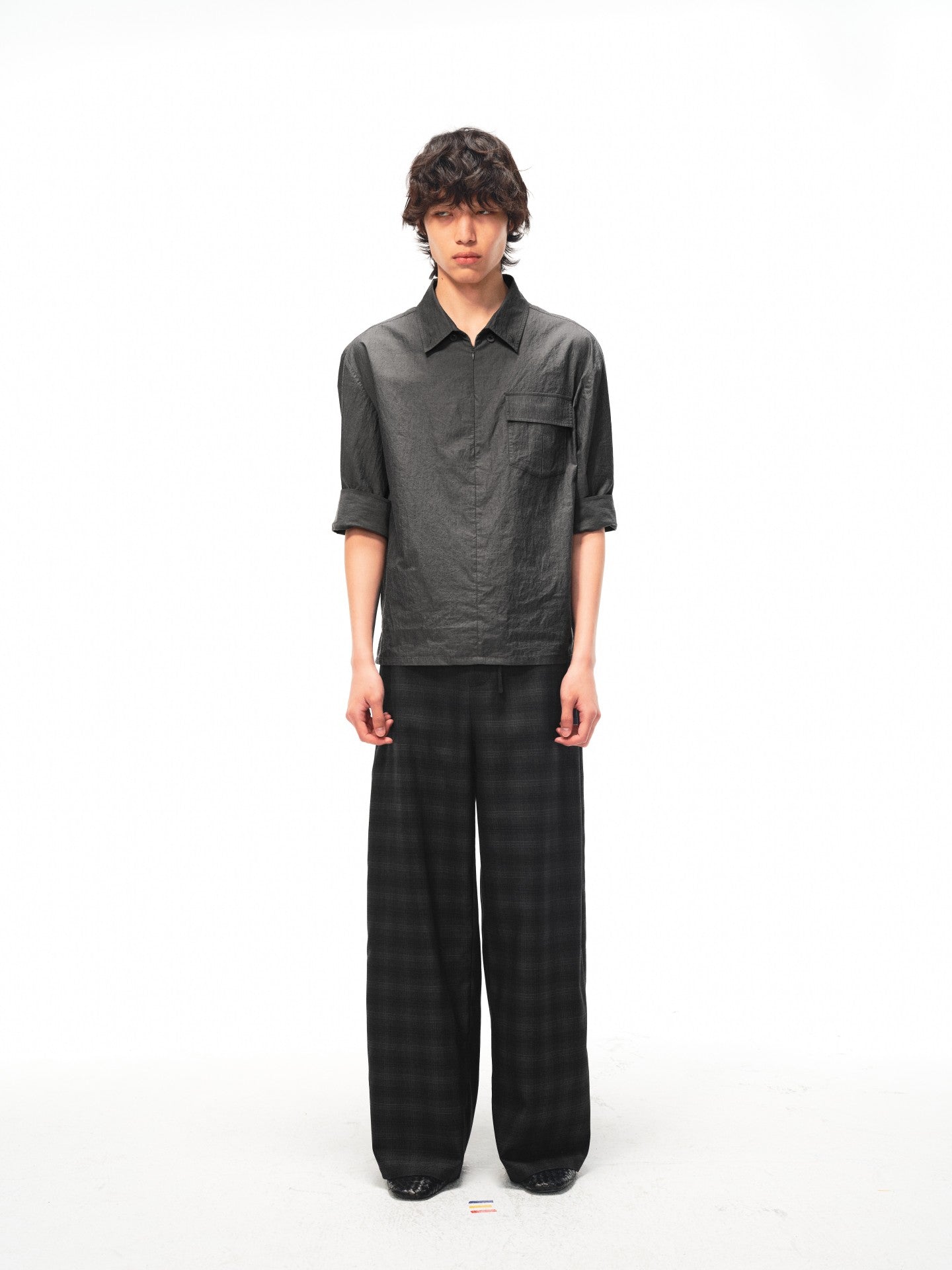 JCAESAR Half‑zip mid‑sleeve shirt with patch pocket in charcoal grey