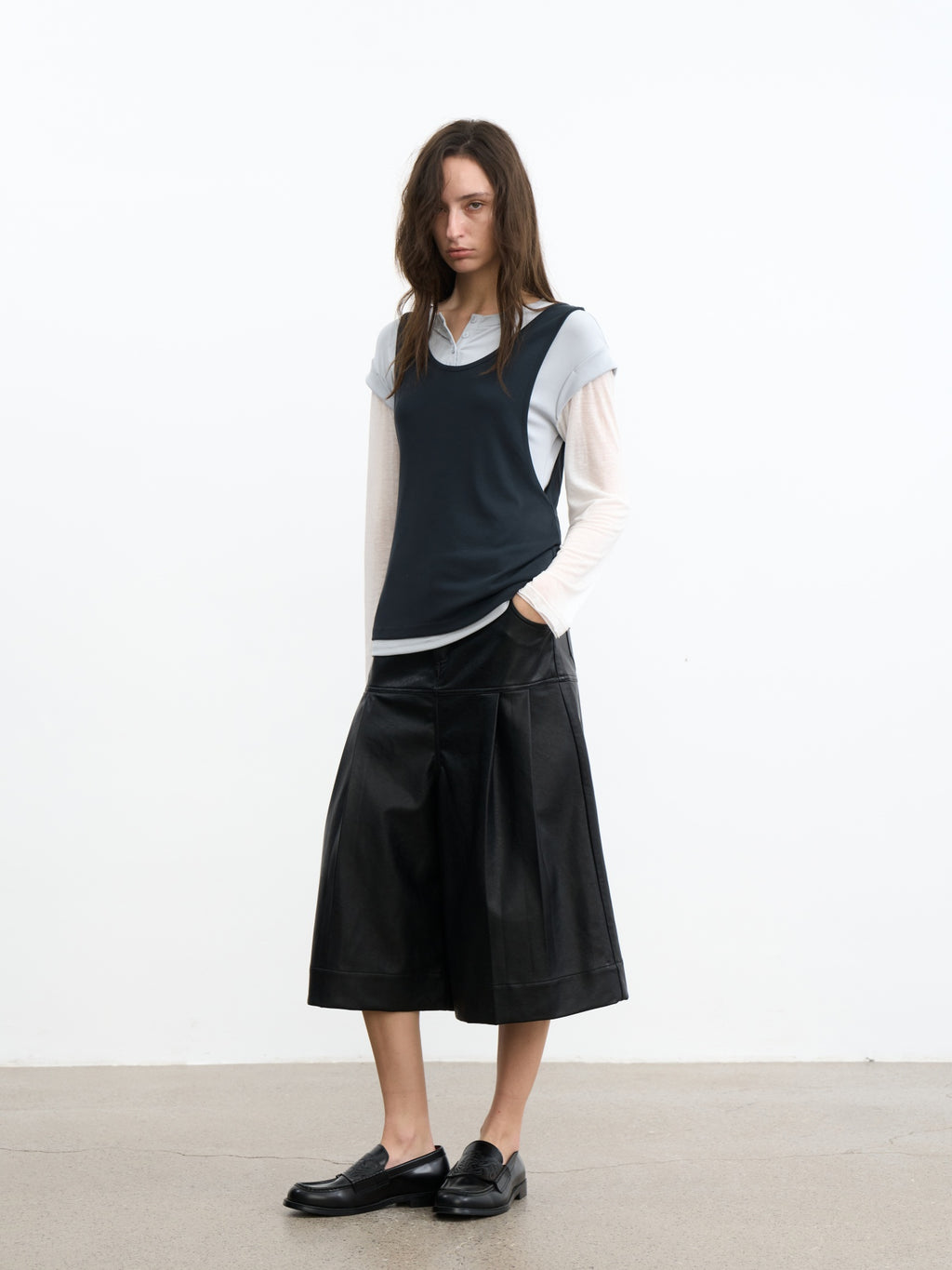 JCAESAR WOMEN Saddle‑pleated body‑hugging leather pants