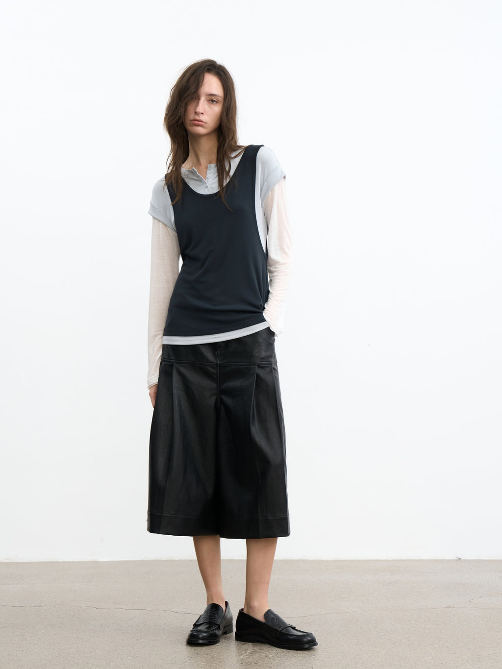 JCAESAR WOMEN Saddle‑pleated body‑hugging leather pants