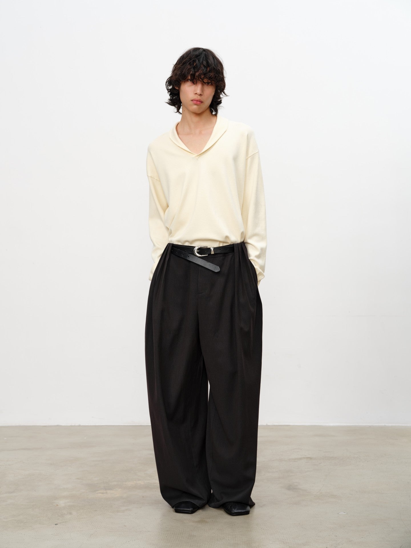 JCAESAR Seagull Collar Sweater