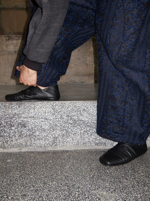 JCAESAR Full-back Wrinkled Leather Slippers