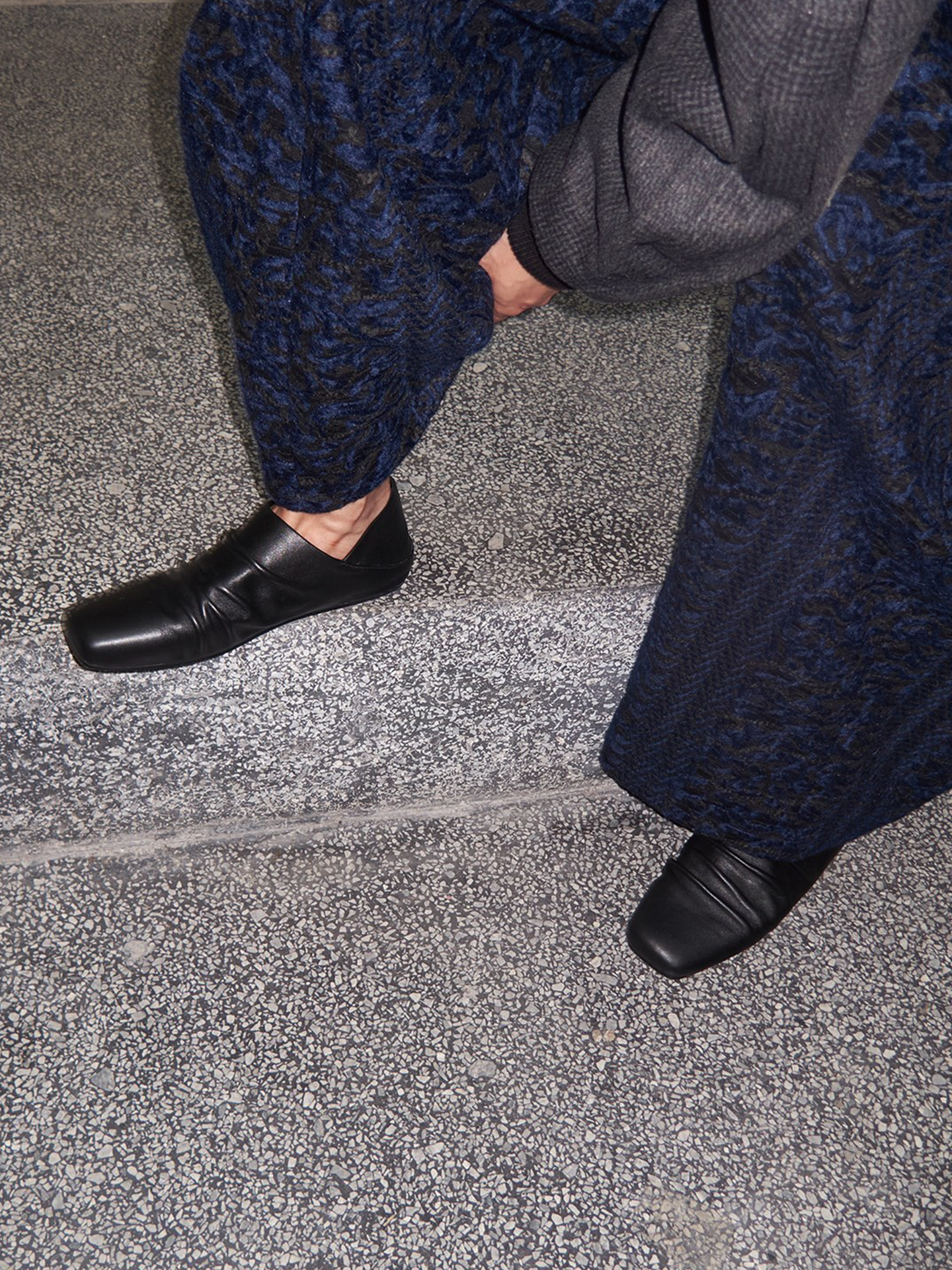JCAESAR Full-back Wrinkled Leather Slippers