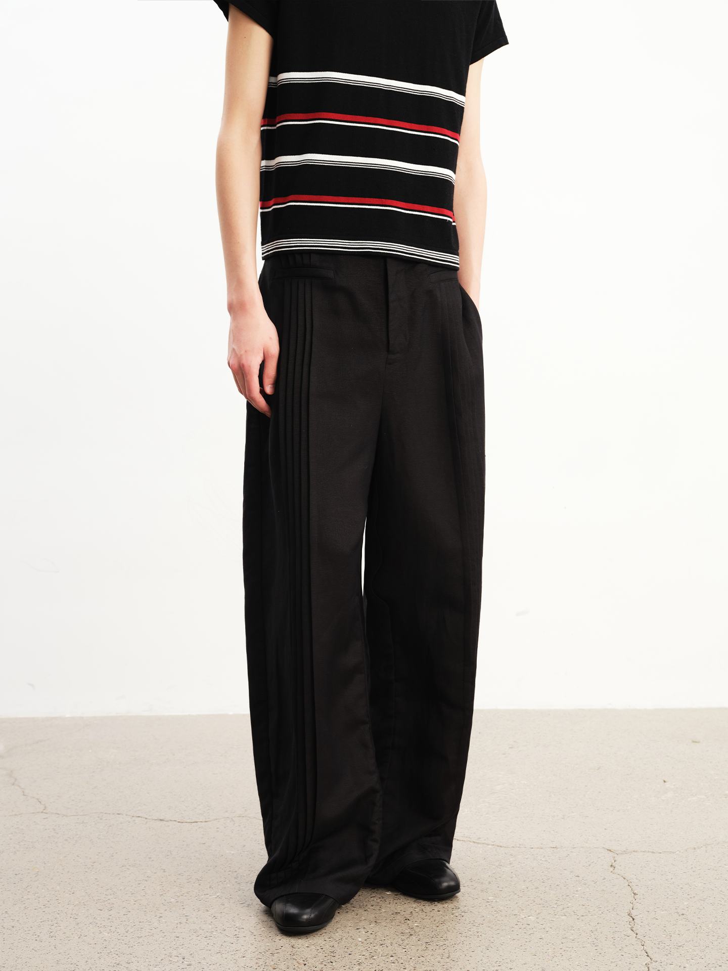 JCAESAR lack Linen Trousers with Accordion Pleats
