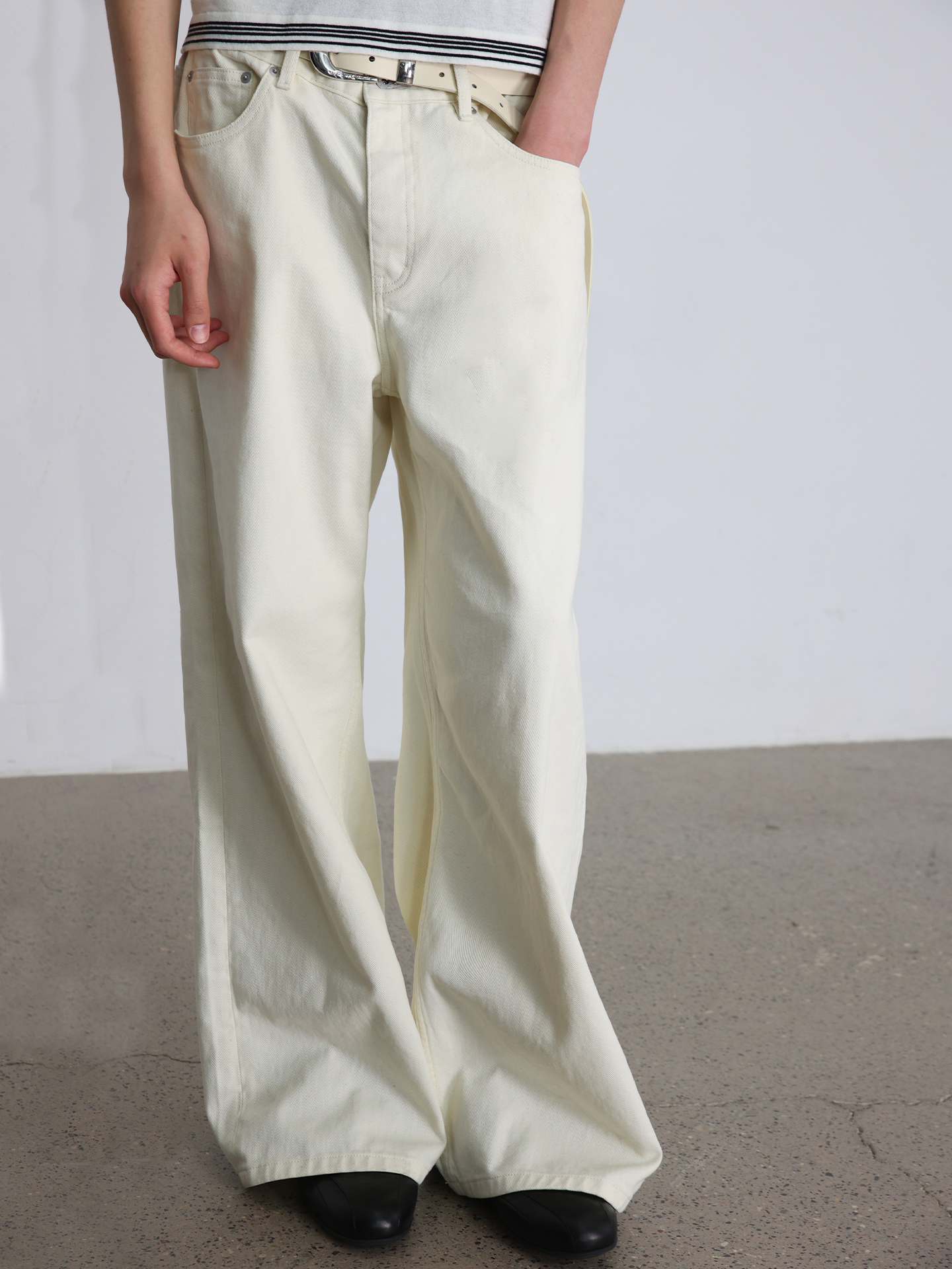 JCAEASAR Off-white straight-leg jeans