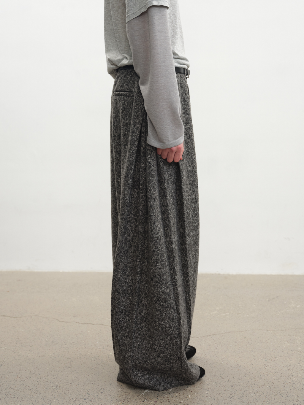 JCAESAR Fan‑Pleated Wool Trousers - jcaesarclo