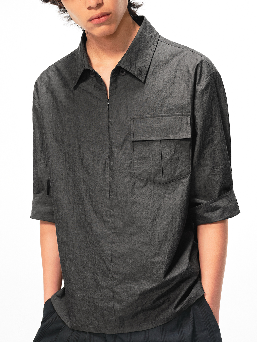 JCAESAR Half‑zip mid‑sleeve shirt with patch pocket in charcoal grey
