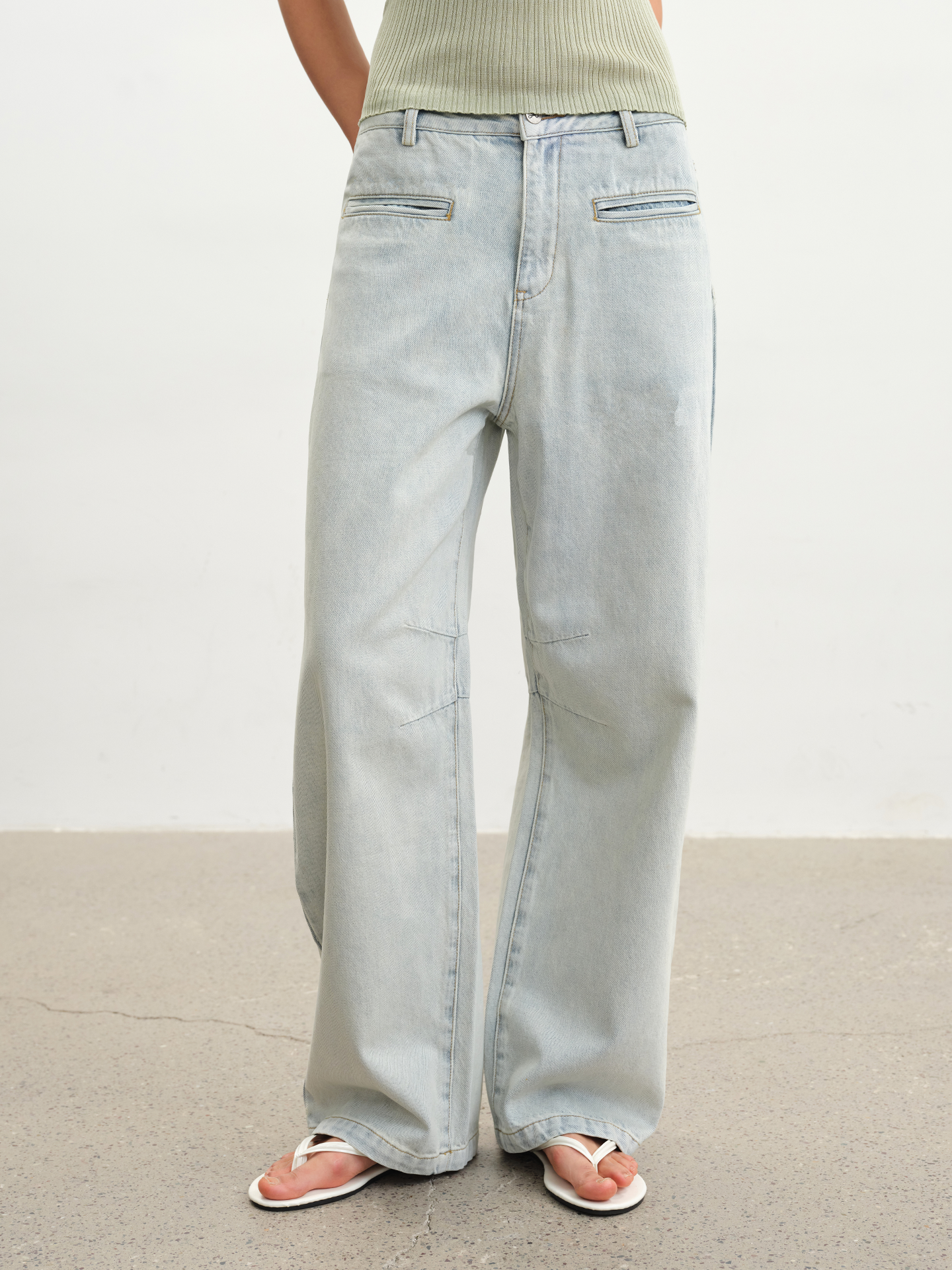 JCAESAR WOMEN Light Blue Banana‑Cut Jeans - jcaesarclo