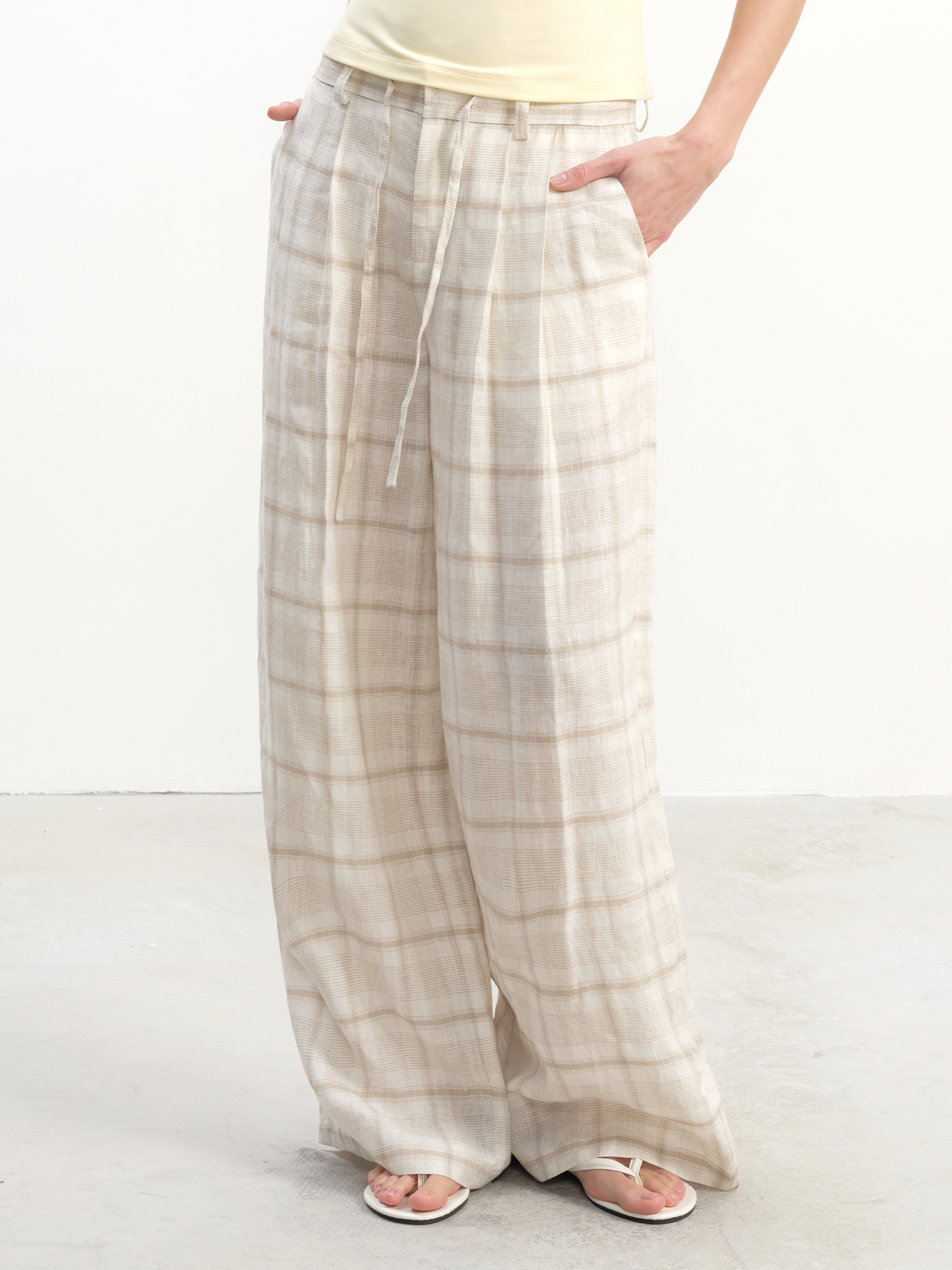 JCAESAR WOMEN Linen Pleated Check Trousers - jcaesarclo