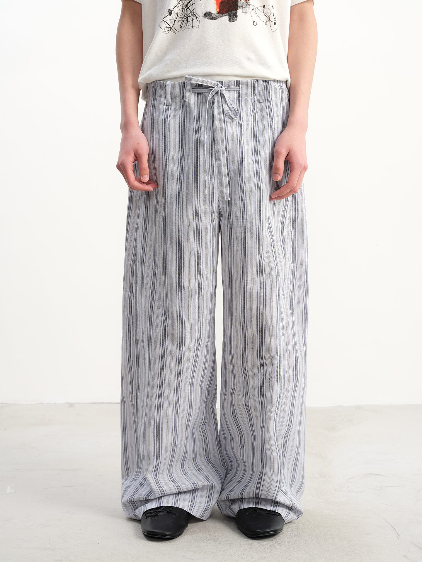 JCAESAR Striped Pleated Tie-Waist Trousers - jcaesarclo