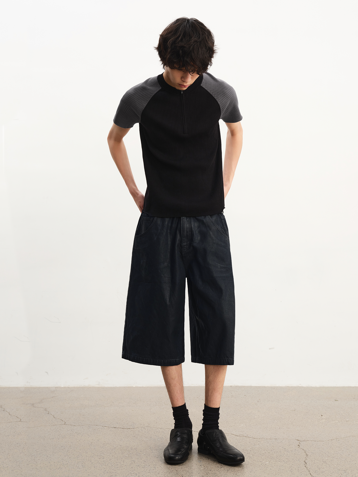JCAESAR Wax‑Finished Denim Cropped Pants