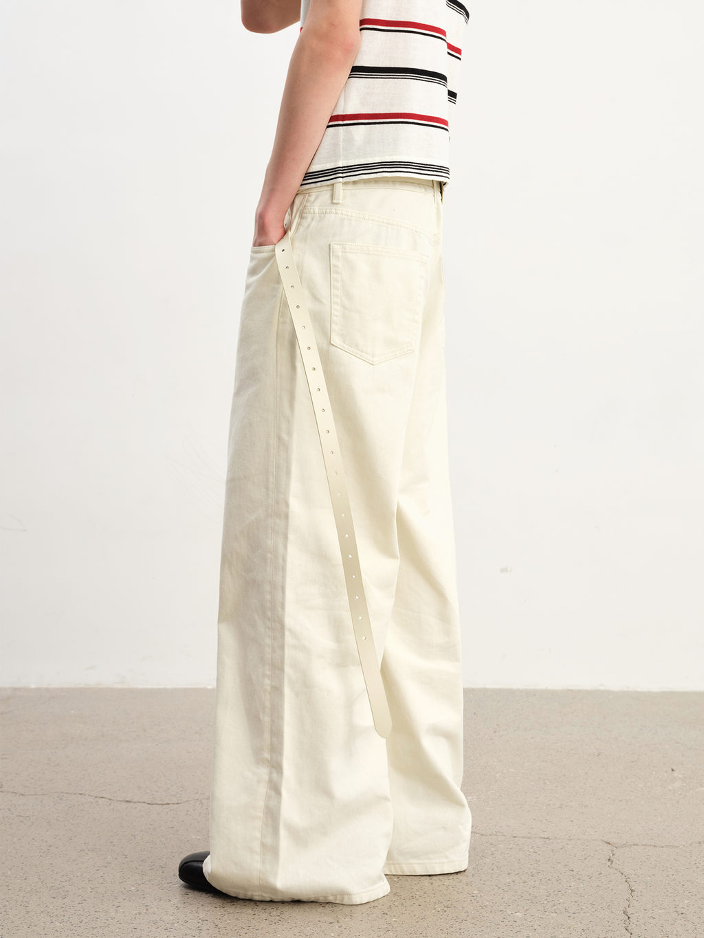 JCAEASAR Off-white straight-leg jeans