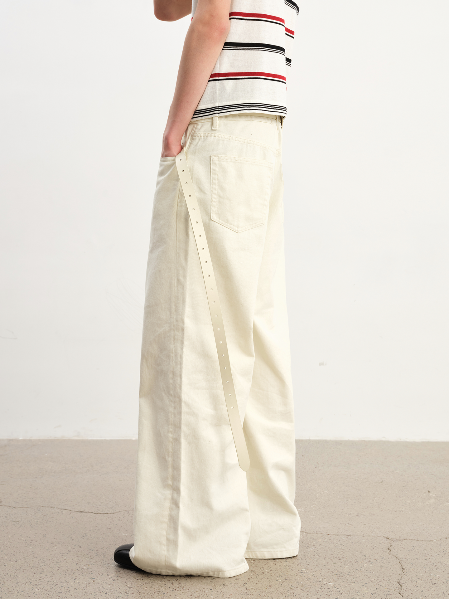 JCAEASAR Off-white straight-leg jeans