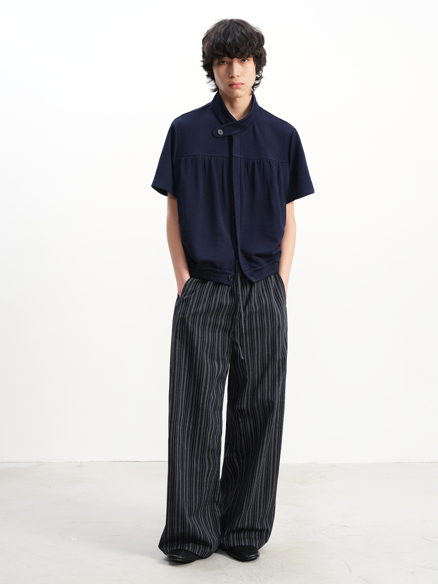 JCAESAR Striped Pleated Tie-Waist Trousers - jcaesarclo