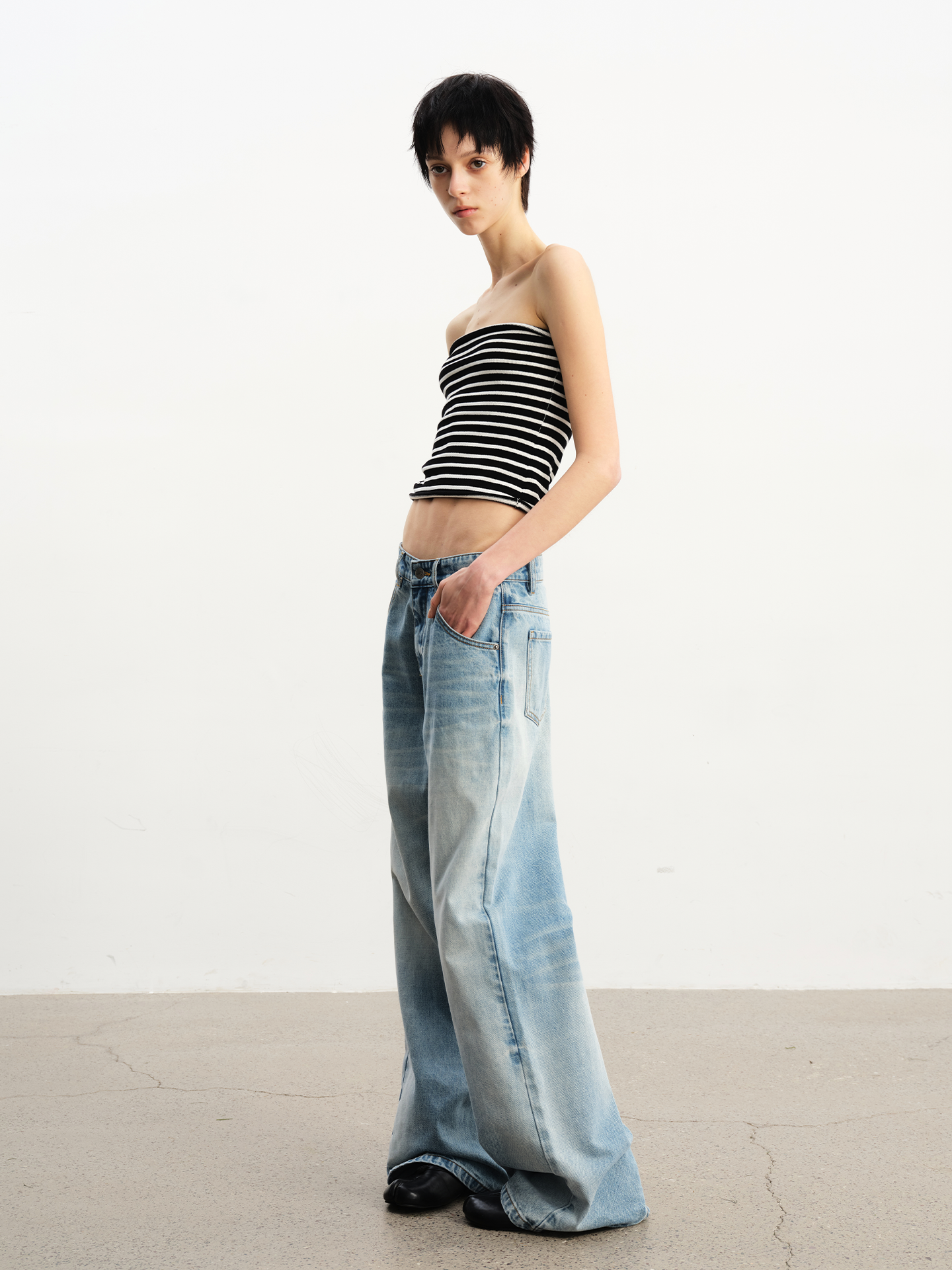 JCAESAR WOMEN Low-rise light blue jeans
