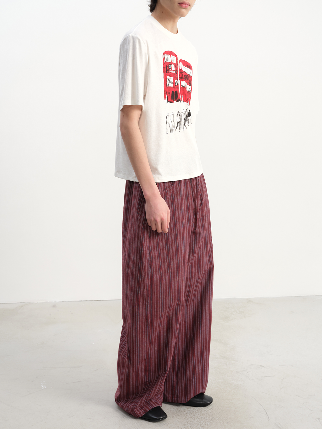 JCAESAR Red Bus Print Short‑Sleeve Tee - jcaesarclo