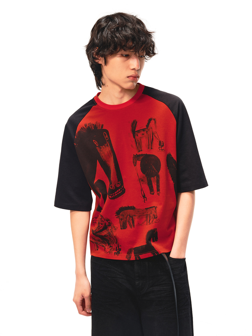 JCAESAR ラグランスリーブ グラフィック Tシャツ（ブラックホースプリント）