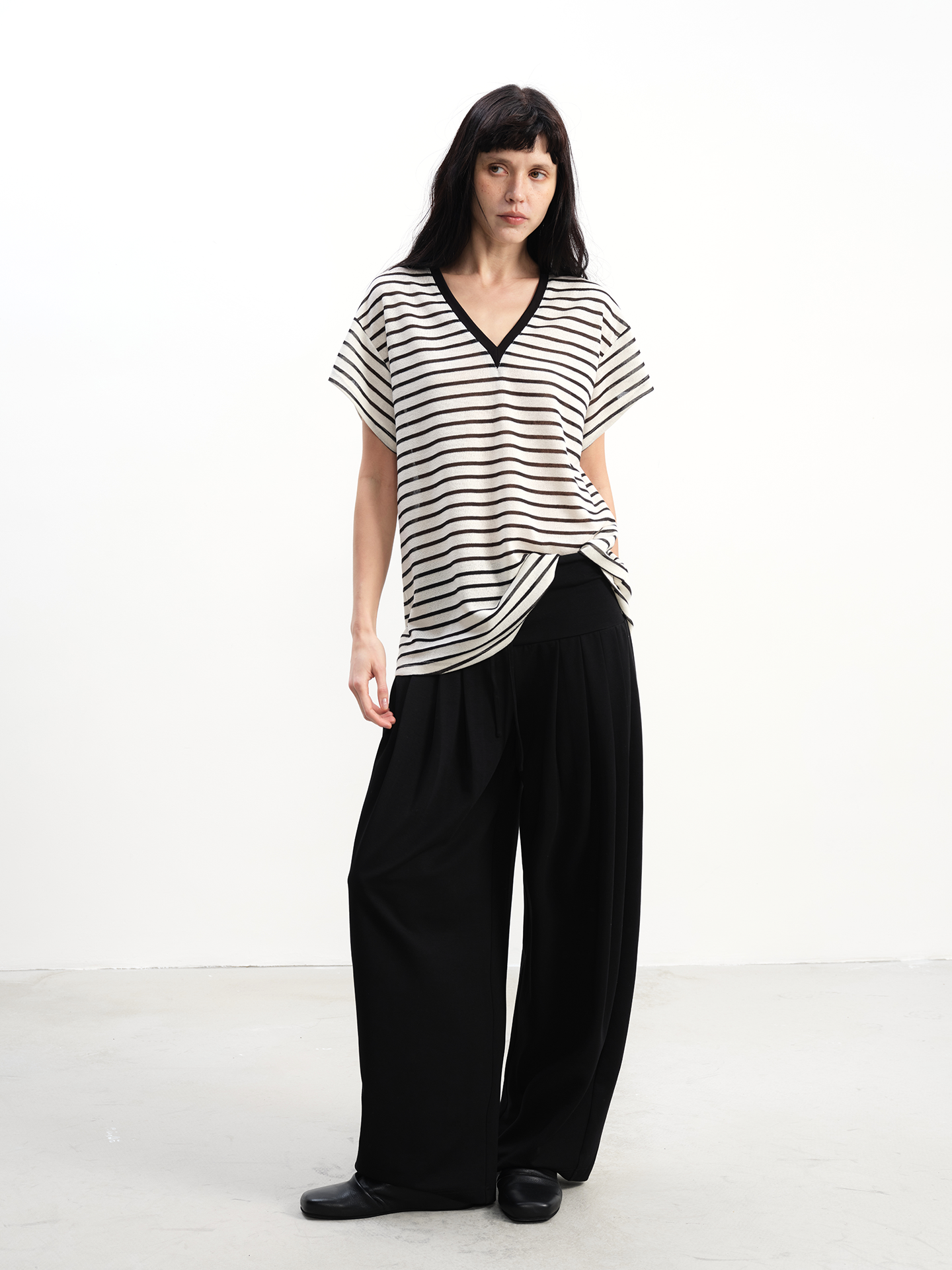 JCAESAR WOMEN Loose-Fit Striped V-Neck Tee - jcaesarclo