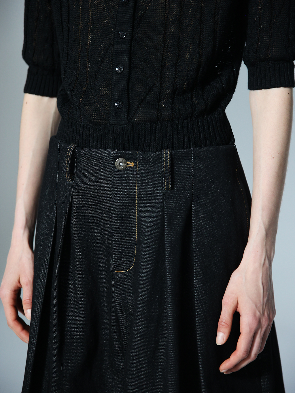 JCAESAR WOMEN Wide‑leg pleated mid‑length denim shorts