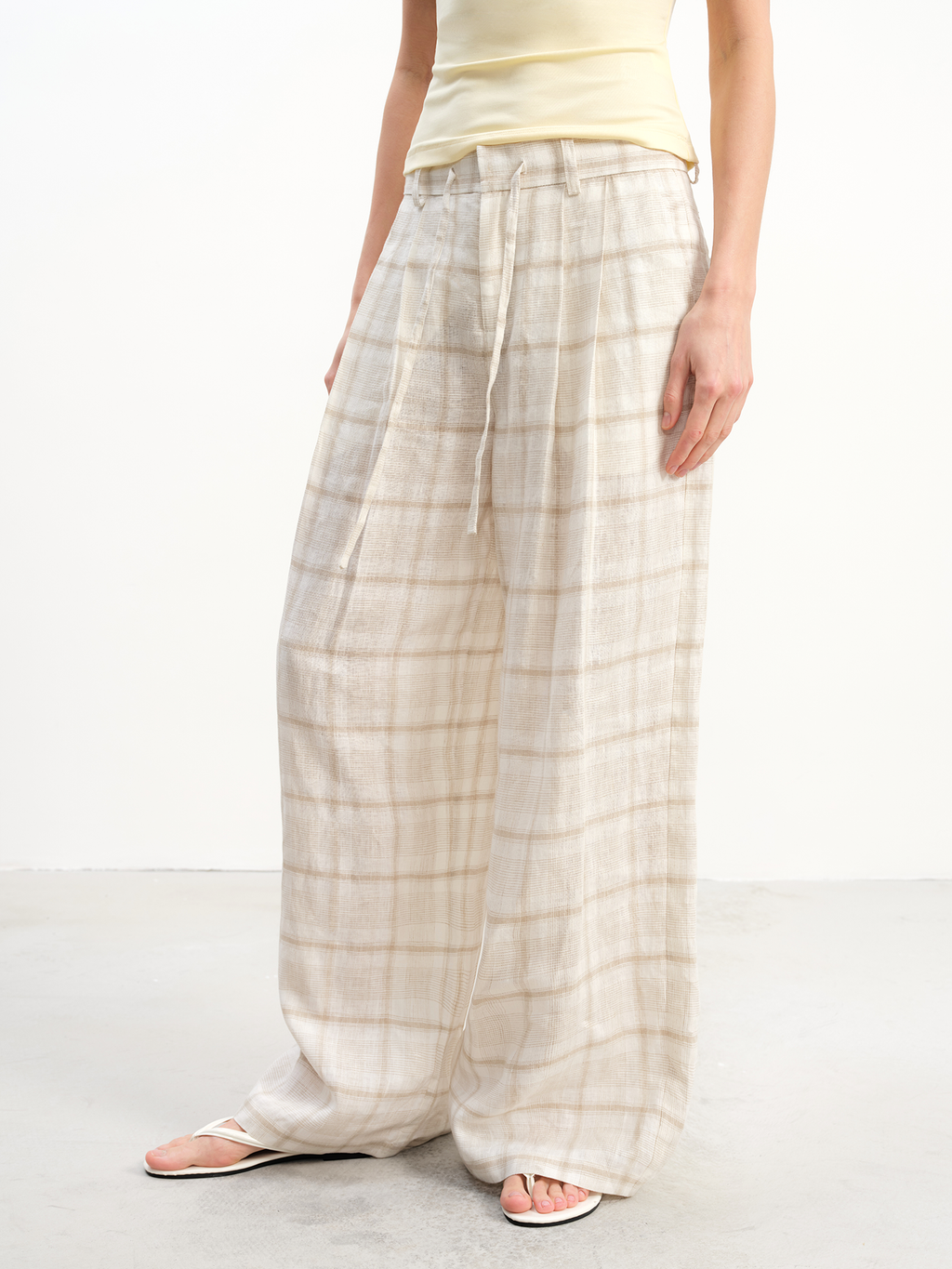 JCAESAR WOMEN Linen Pleated Check Trousers - jcaesarclo