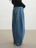 JCAESAR WOMEN Washed Blue Pleated Banana‑Cut Jeans - jcaesarclo