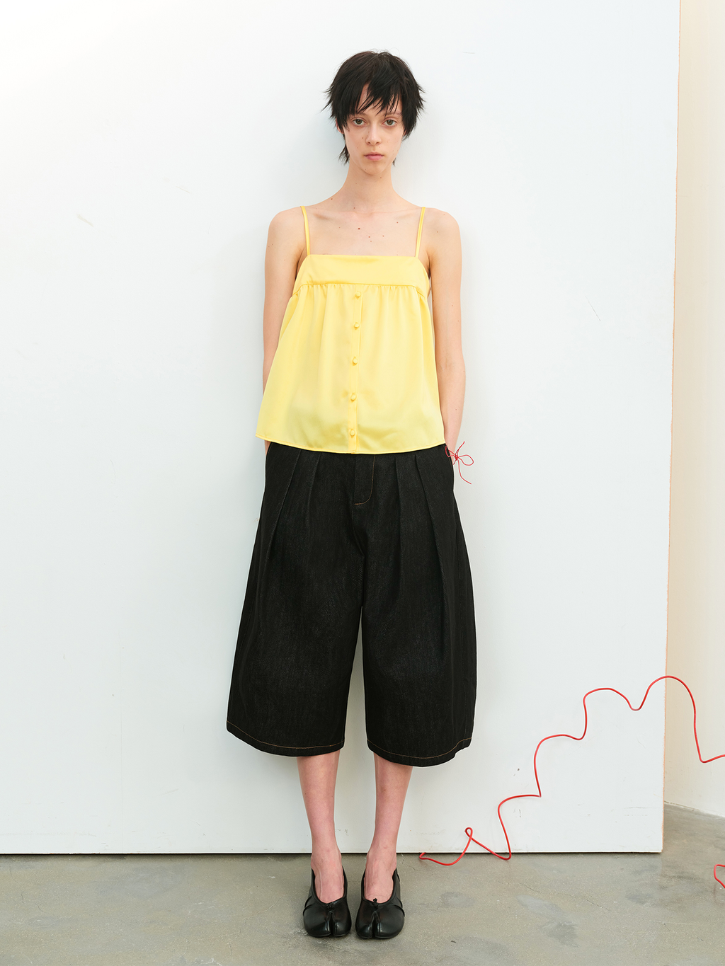 JCAESAR WOMEN Wide‑leg pleated mid‑length denim shorts