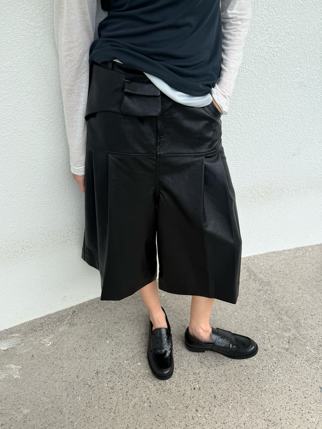 JCAESAR WOMEN Saddle‑pleated body‑hugging leather pants
