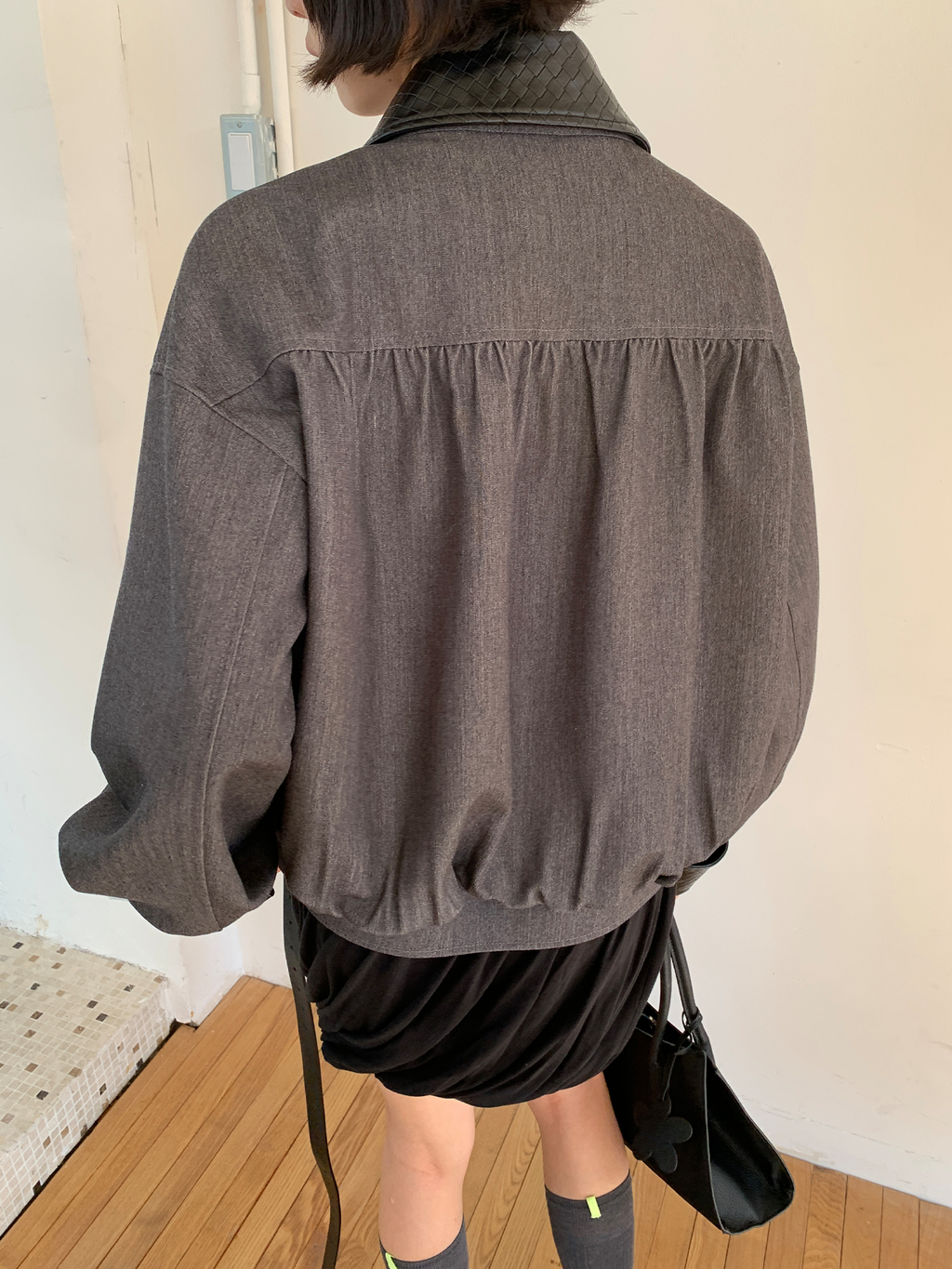JCAESAR WOMEN Pleated Jacket with Woven Leather Collar - jcaesarclo