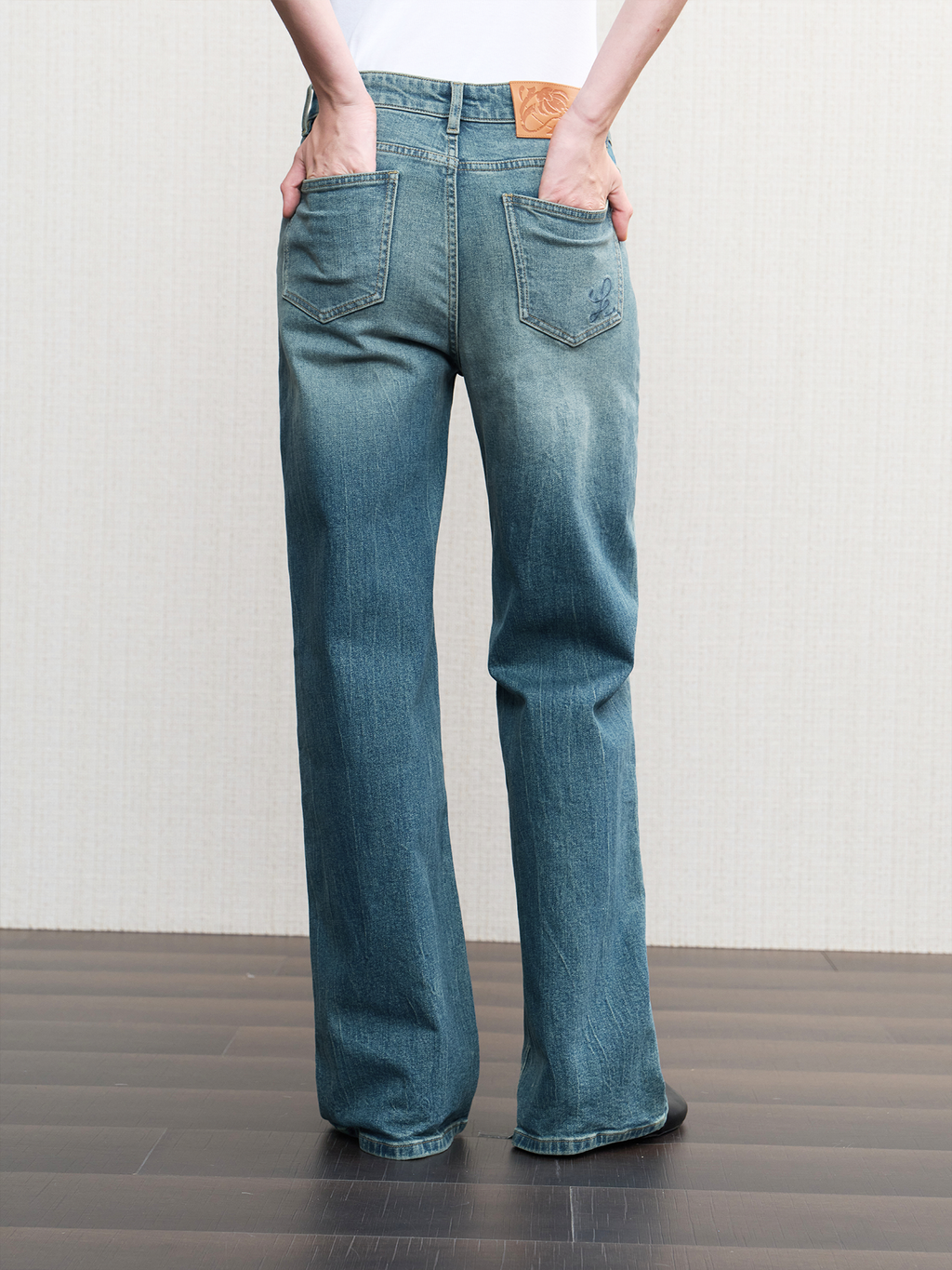 JCAESAR WOMEN Washed Straight-Leg Jeans with Asymmetric Fly