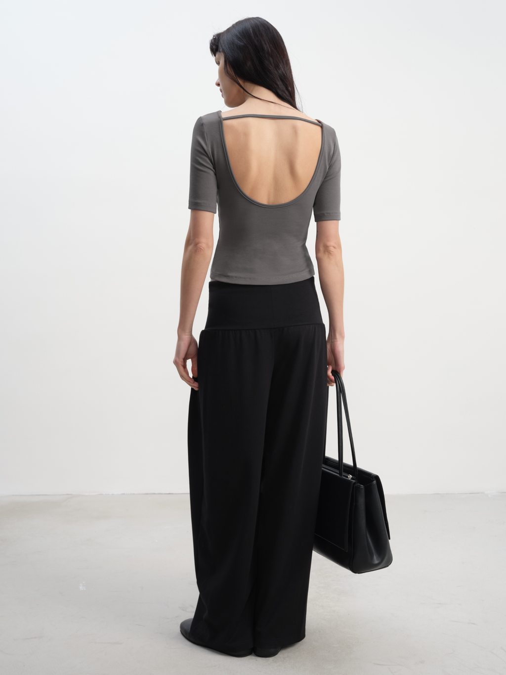 JCAESAR WOMEN Pleated Hip‑Hugging Sweatpants - jcaesarclo